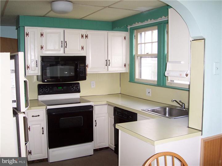 21 East Elbon Road Brookhaven, PA 19015 - Photo 11 of 23 Kitchen