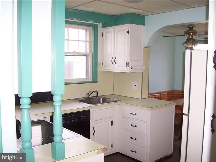 21 East Elbon Road Brookhaven, PA 19015 - Photo 10 of 23 Kitchen