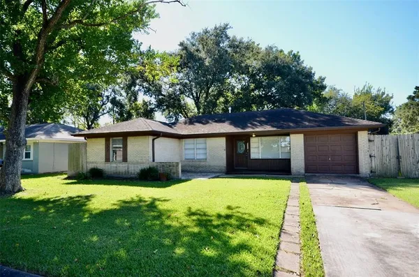 $2,100 | 6229 Tanager Street, Houston, TX 77074