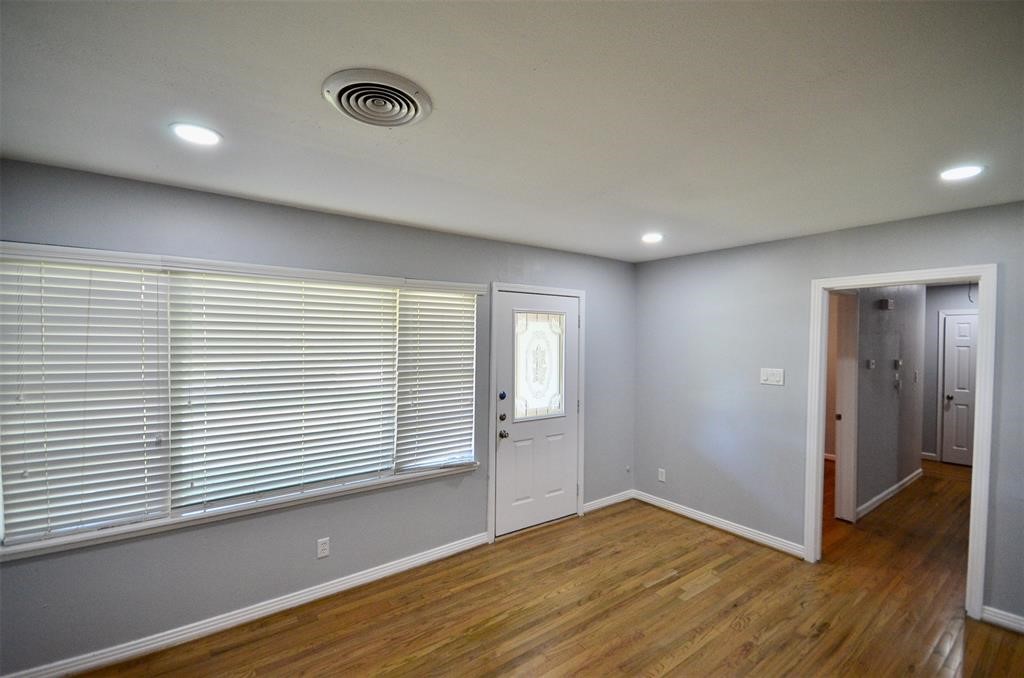 6229 Tanager Street Houston, TX 77074 - Photo 4 of 27