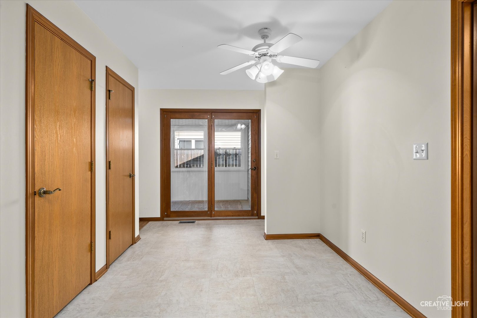 48 Silver Trail North Aurora, IL 60542 - Photo 7 of 29 a view of an empty room with a mirror