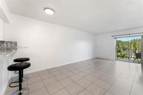 $260,000 | 1900 West 54th Street, Unit 220, Hialeah, FL 33012