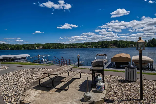 $265,000 | 530 East Hiawatha Drive, Unit 315, Wisconsin Dells, WI 53965