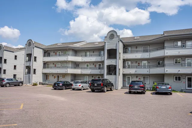 $265,000 | 530 East Hiawatha Drive, Unit 315, Wisconsin Dells, WI 53965