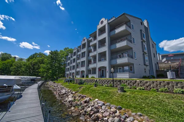 $265,000 | 530 East Hiawatha Drive, Unit 315, Wisconsin Dells, WI 53965