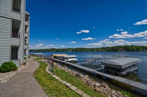 $265,000 | 530 East Hiawatha Drive, Unit 315, Wisconsin Dells, WI 53965