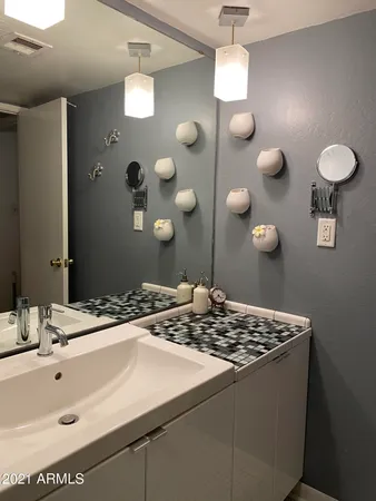 $3,000 | 6925 East 4th Street, Unit 2, Scottsdale, AZ 85251