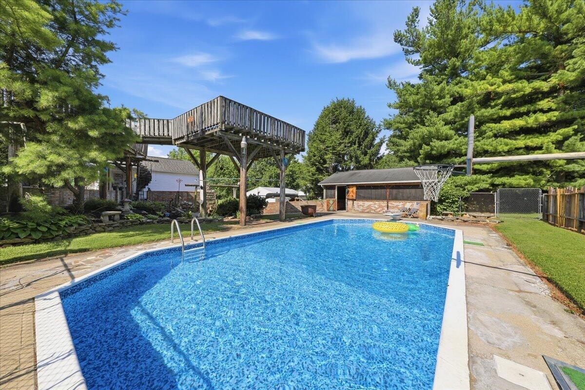 2955 Mechanicsburg Road Springfield, OH 45503 - Photo 3 of 55 10-Pool