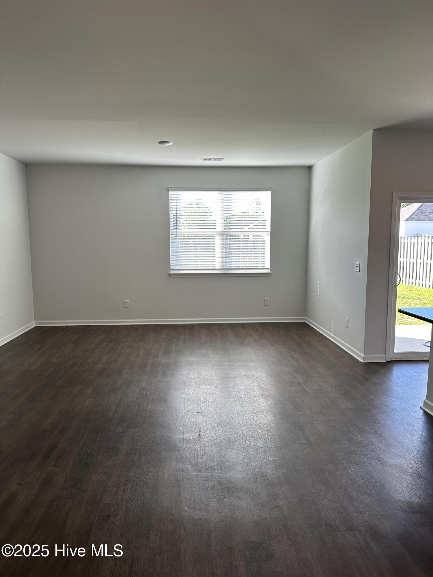 9074 St George Road, Unit 21 Wilmington, NC 28411 - Photo 3 of 12 Living room