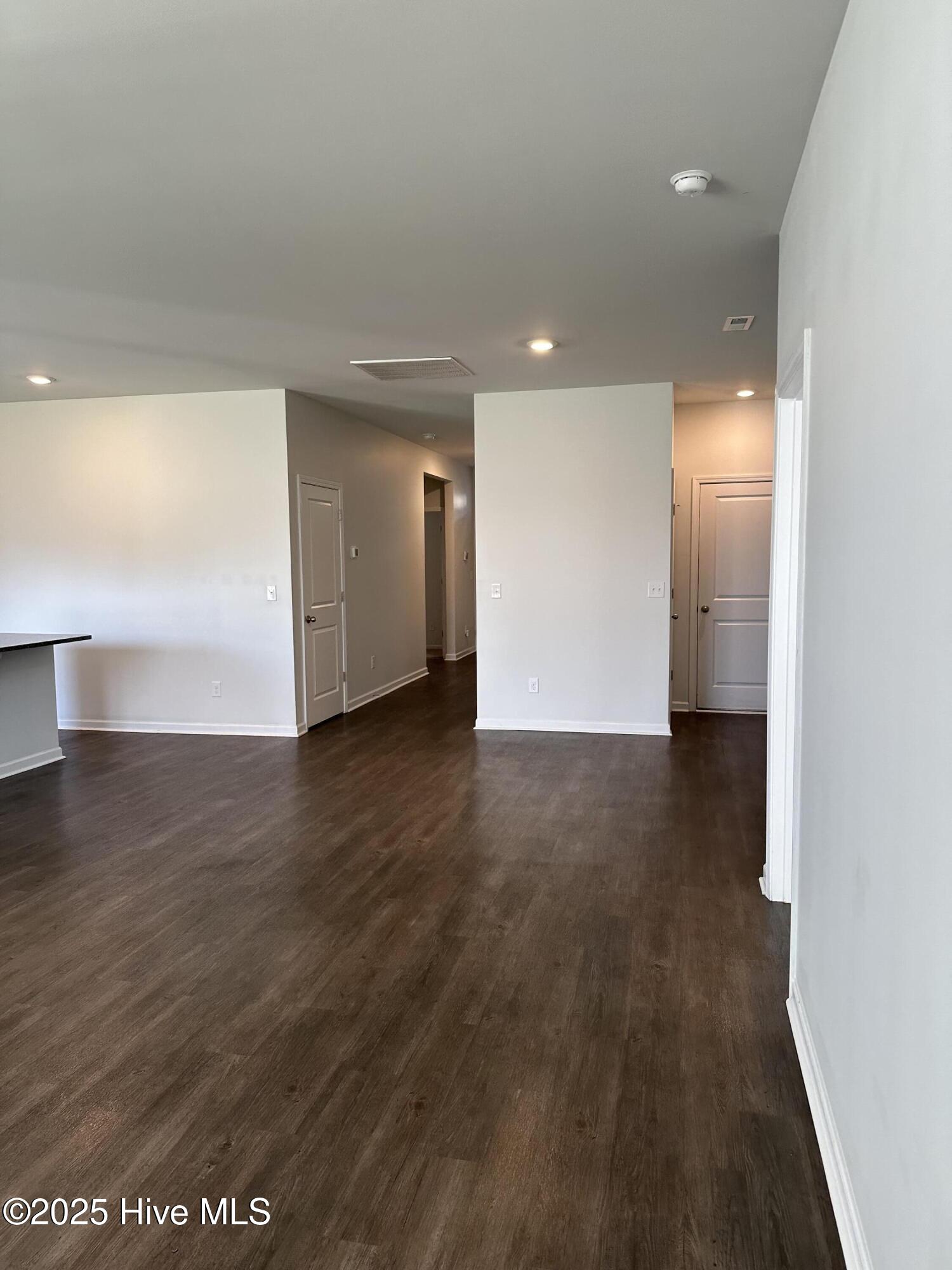 9074 St George Road, Unit 21 Wilmington, NC 28411 - Photo 4 of 12 Living room 2