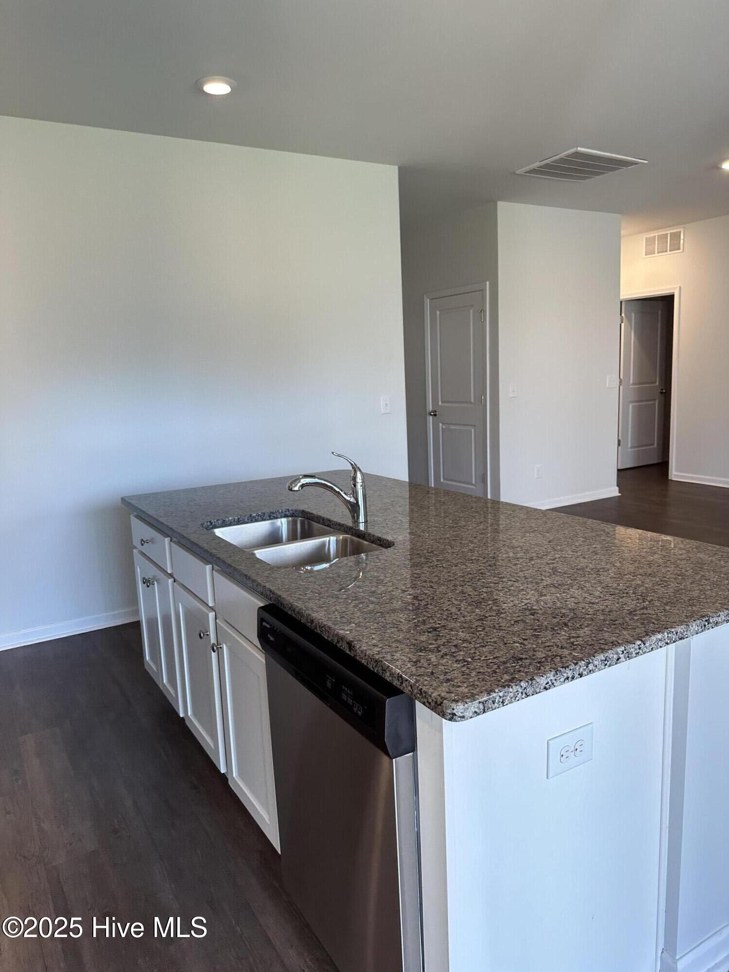 9074 St George Road, Unit 21 Wilmington, NC 28411 - Photo 6 of 12 Kitchen 2