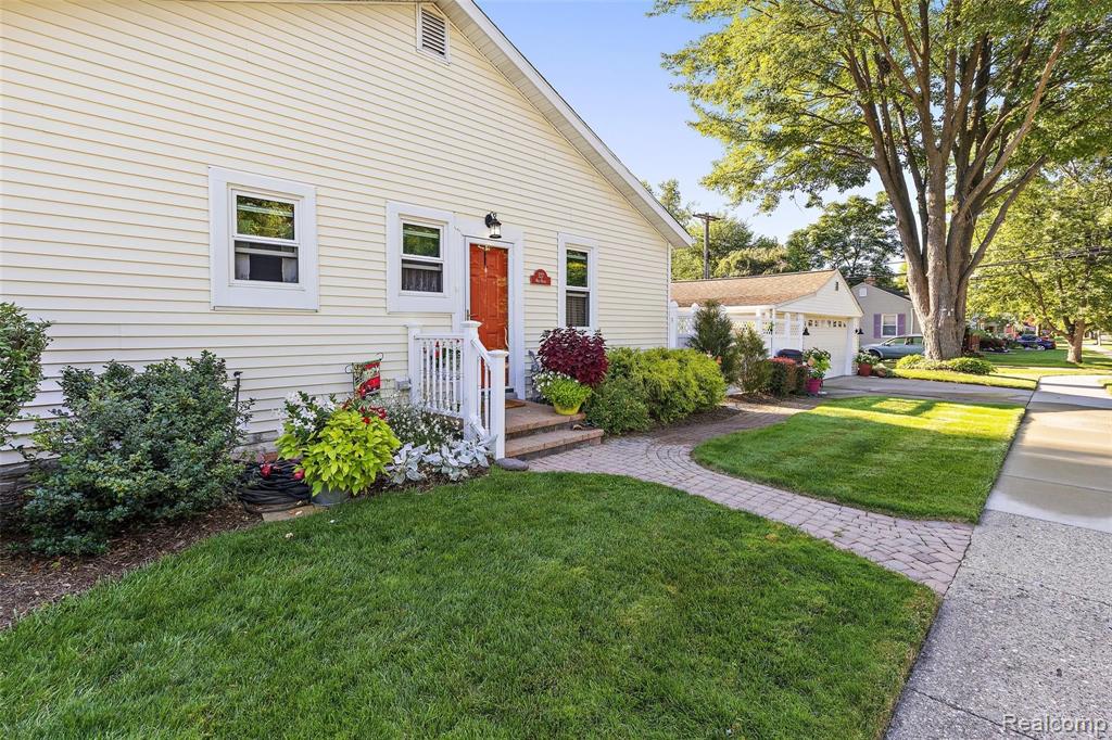 327 West Maple Road Clawson, MI 48017 - Photo 21 of 26
