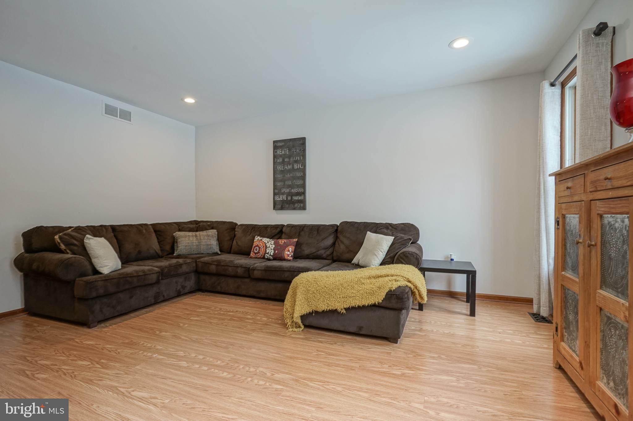 36 Powell Place Road Tabernacle, NJ 08088 - Photo 6 of 36 Living Room
