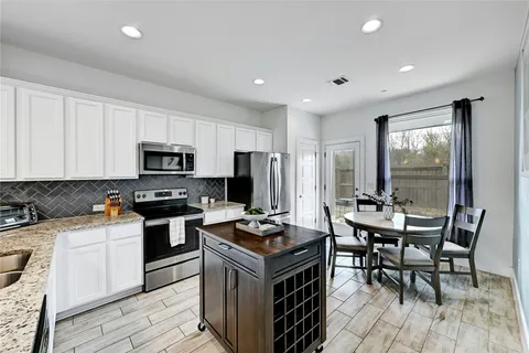 $2,250 | 11316 Gadsen Lane, Unit 52, Austin, TX 78754