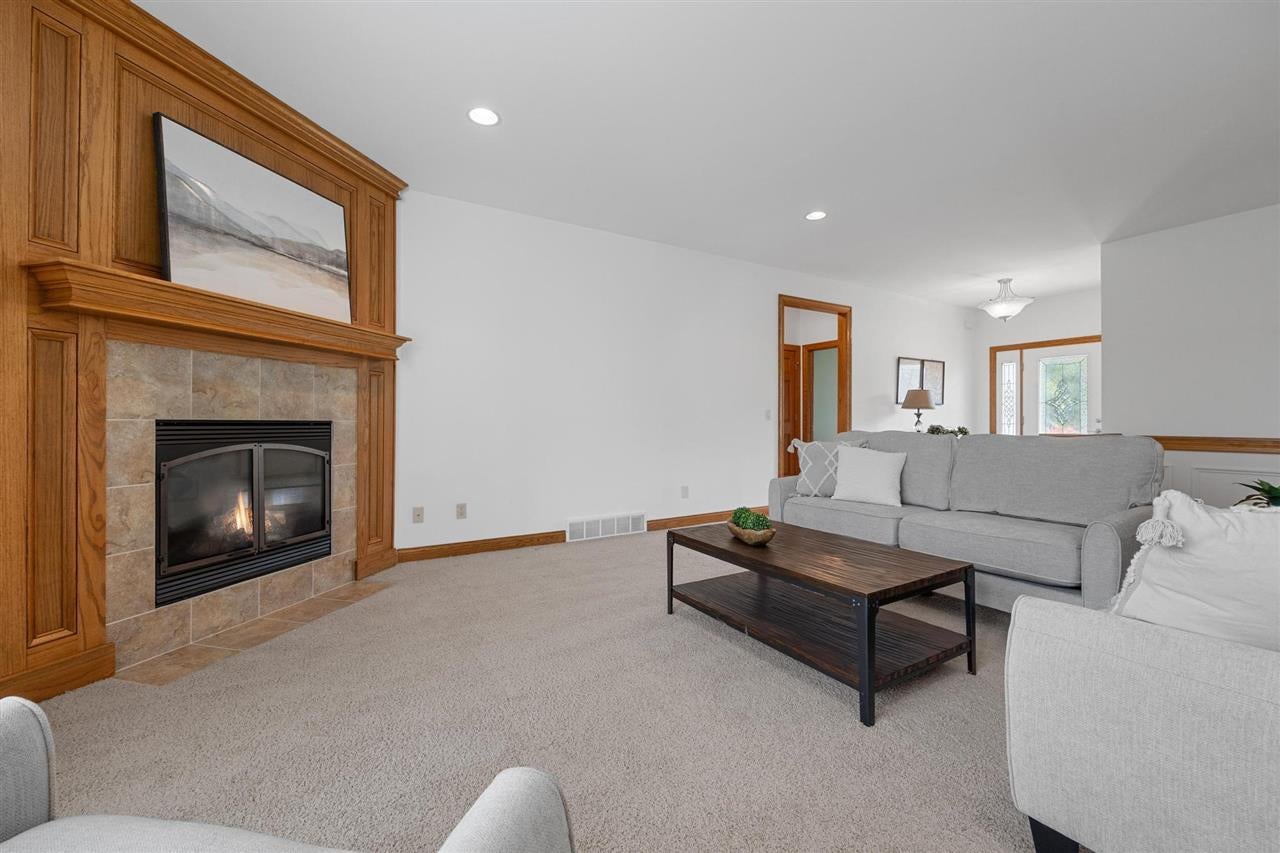 2230 Newcastle Road Marion, IA 52302 - Photo 9 of 41 Gallery Image 9