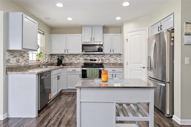 $419,900 | 203 Elmcrest Rise, Henrietta, NY 14586