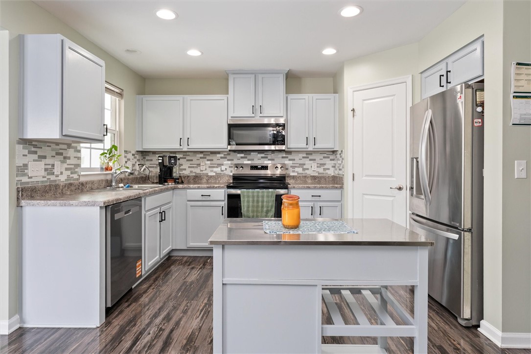 203 Elmcrest Rise Henrietta, NY 14586 - Photo 11 of 49