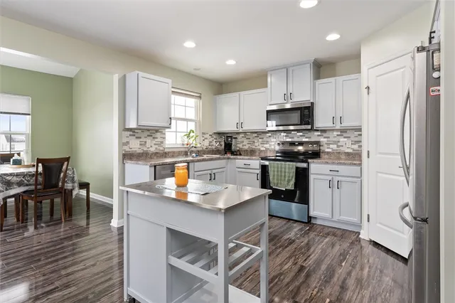 $419,900 | 203 Elmcrest Rise, Henrietta, NY 14586