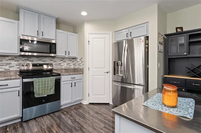 $419,900 | 203 Elmcrest Rise, Henrietta, NY 14586