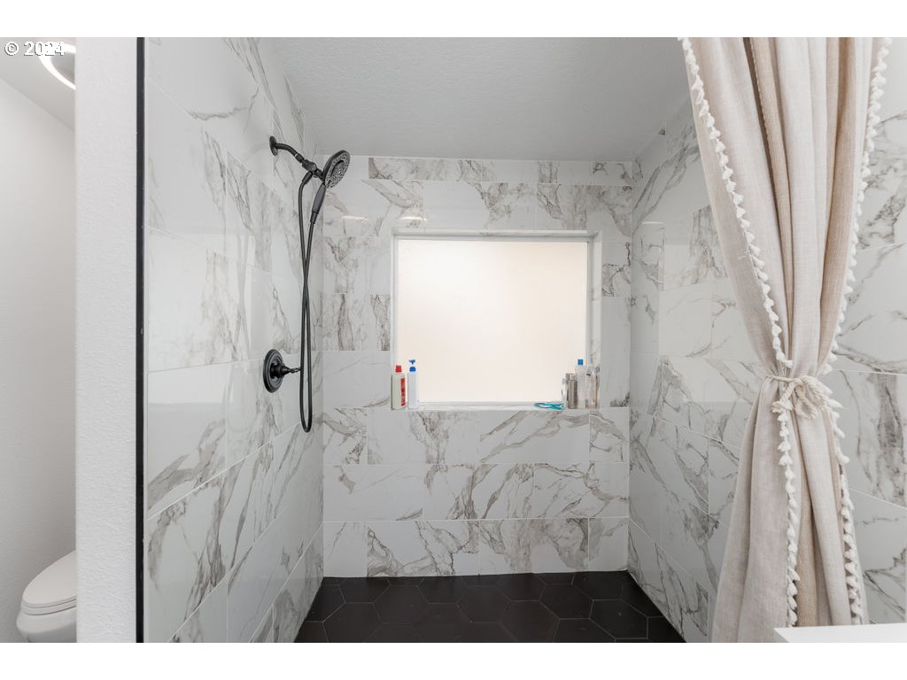 1069 Spring Brook Road Myrtle Creek, OR 97457 - Photo 21 of 43 a bathroom with a shower