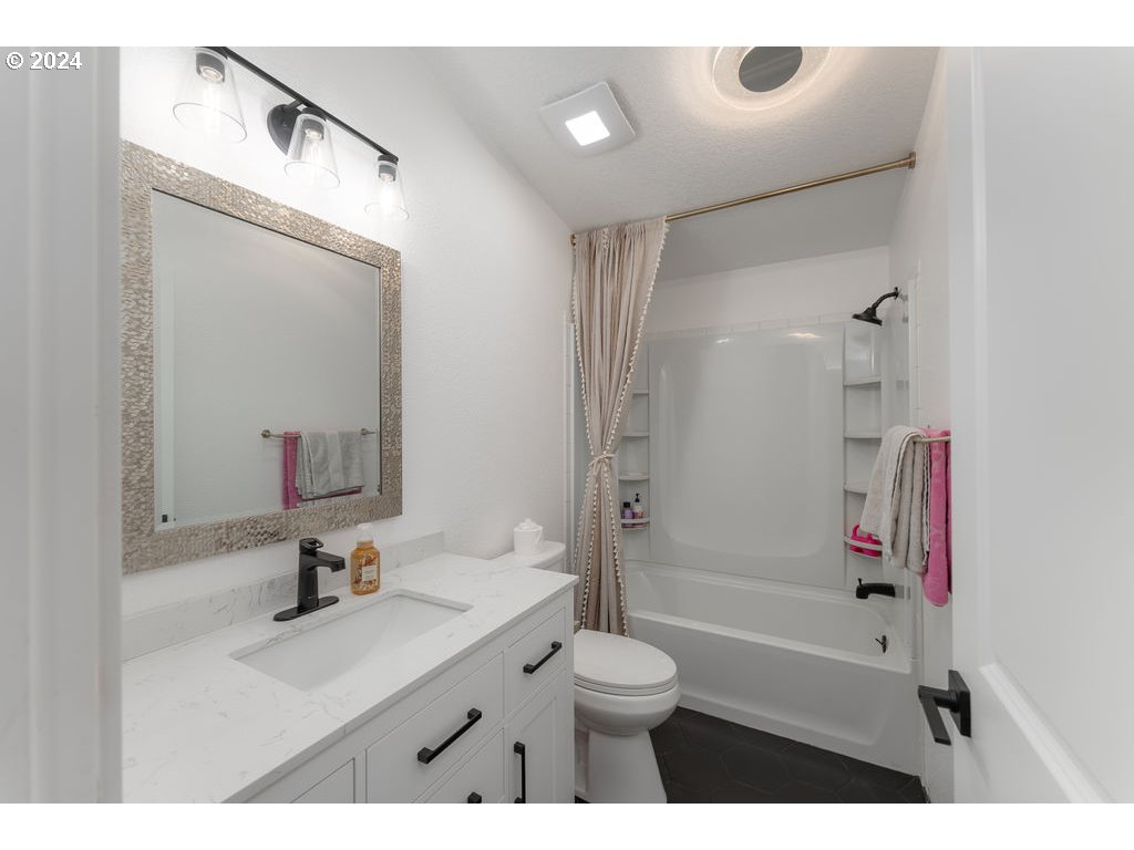 1069 Spring Brook Road Myrtle Creek, OR 97457 - Photo 28 of 43 a bathroom with a bathtub shower sink vanity and toilet