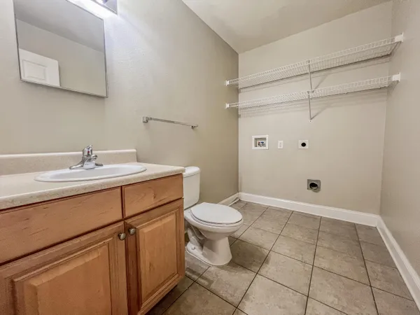 $1,350 | 529 Wingspan Way, Crestview, FL 32536