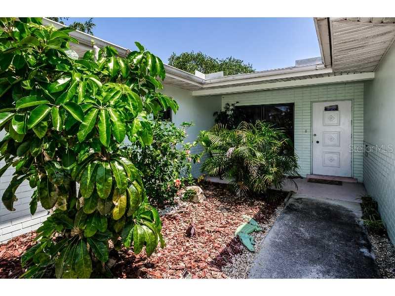 447 20th Avenue Indian Rocks Beach, FL 33785 - Photo 4 of 23 Entrance