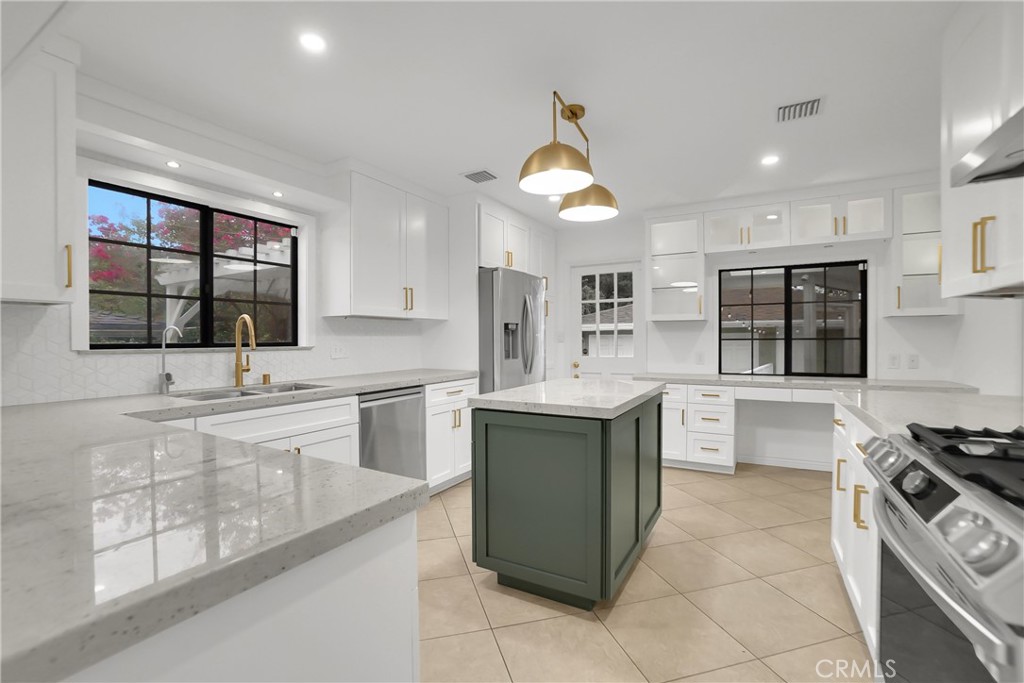 1834 Midwick Drive Altadena, CA 91001 - Photo 7 of 19