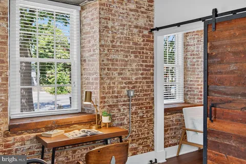 $800,000 | 515 North Washington Street, Unit 105, Alexandria, VA 22314