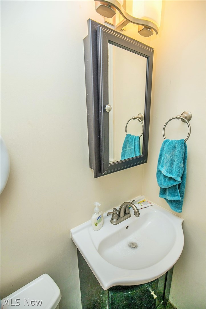 2495 Channing Road Cleveland, OH 44118 - Photo 14 of 30