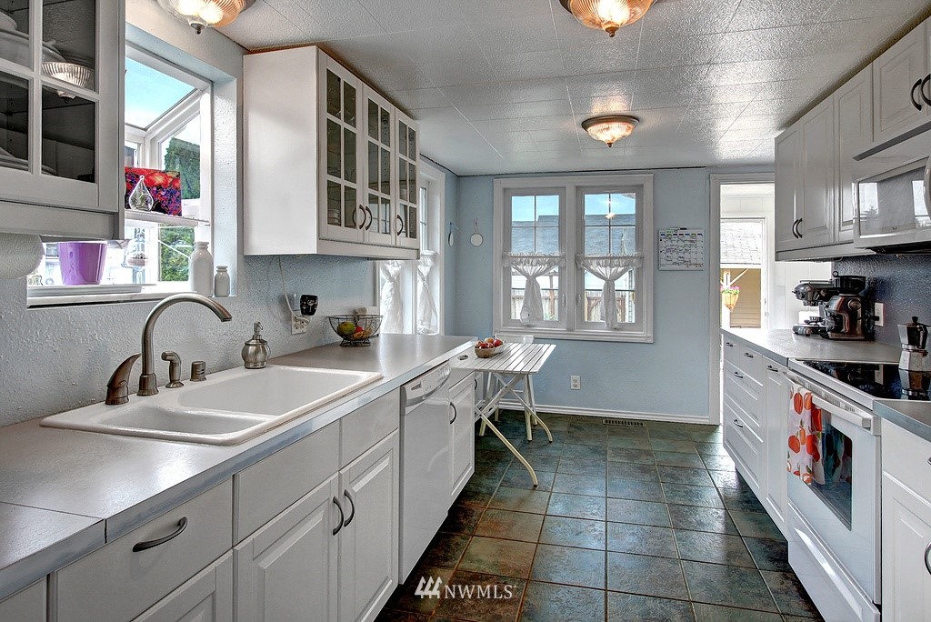 223 Park Avenue North Renton, WA 98057 - Photo 4 of 12 Gallery Image 4