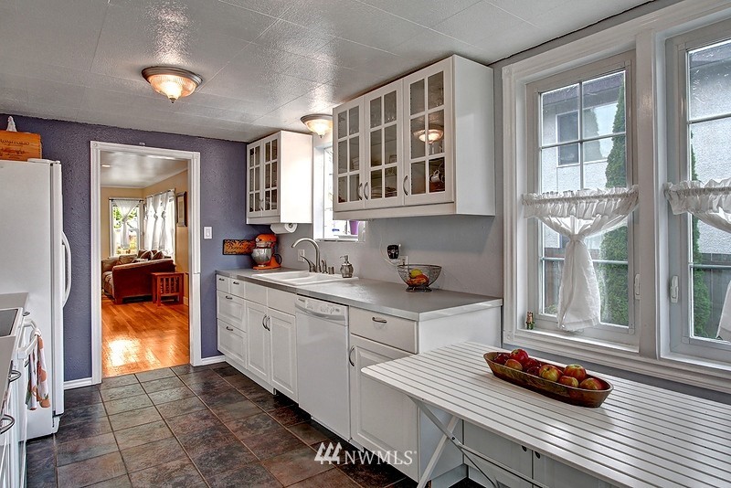 223 Park Avenue North Renton, WA 98057 - Photo 5 of 12 Gallery Image 5
