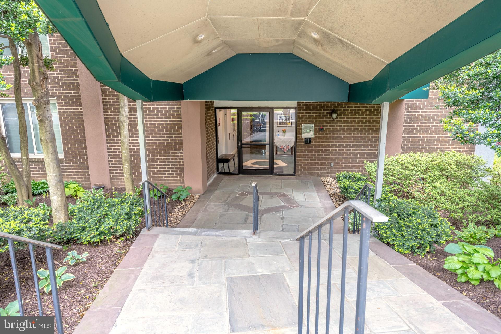 1515 South Arlington Ridge Road, Unit PL20 Arlington, VA 22202 - Photo 4 of 27