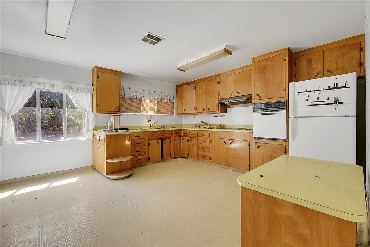 2060 Locust Street Sutter, CA 95982 - Photo 11 of 61 MAIN HOUSE EAT IN KITCHEN