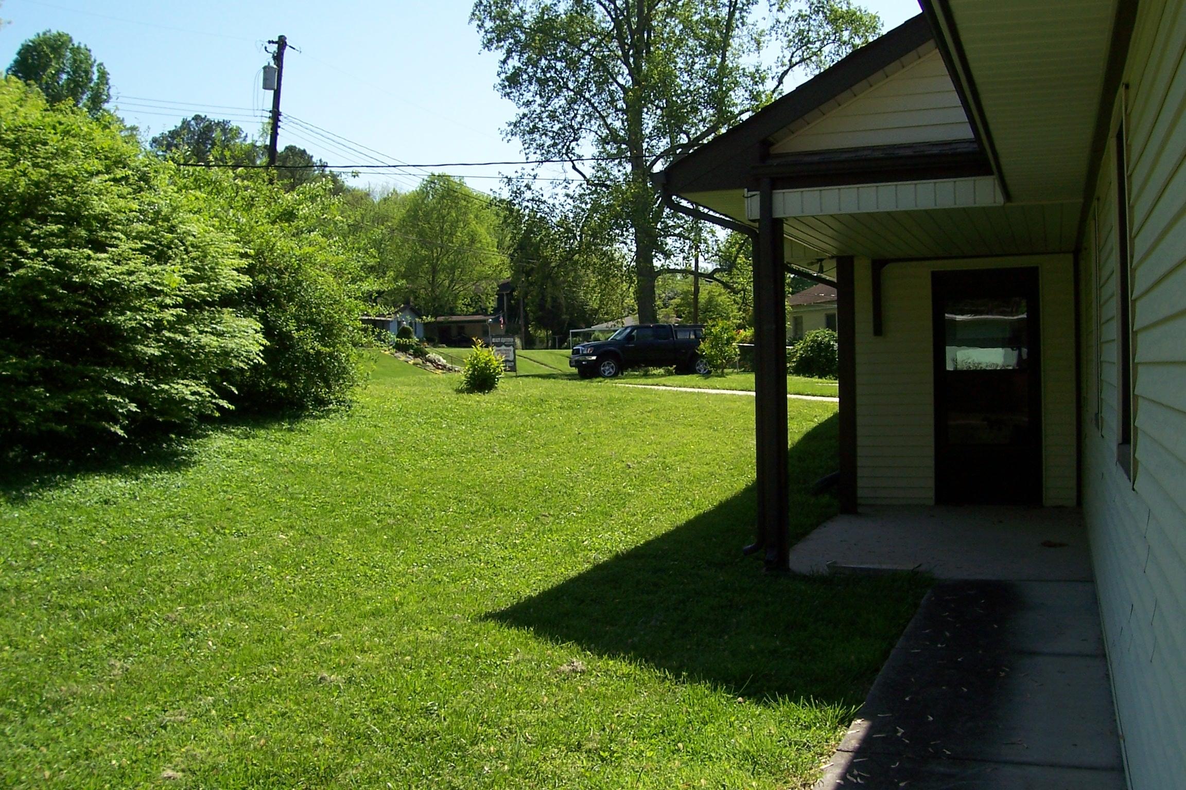 113 Pratt Lane Oak Ridge, TN 37830 - Photo 3 of 21 Back Yard
