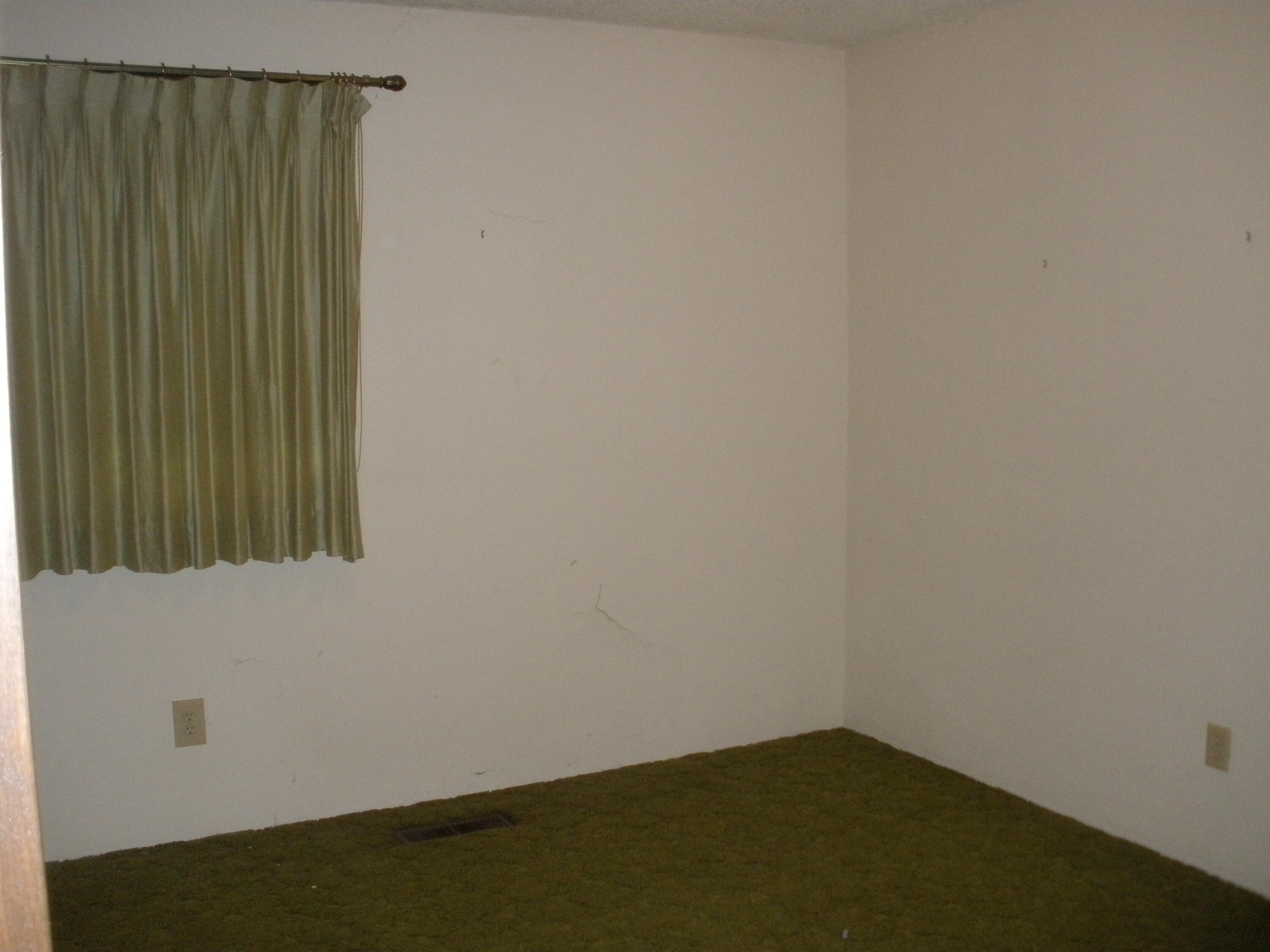 2361 Delta Waters Road Medford, OR 97504 - Photo 9 of 13 3rd bedroom