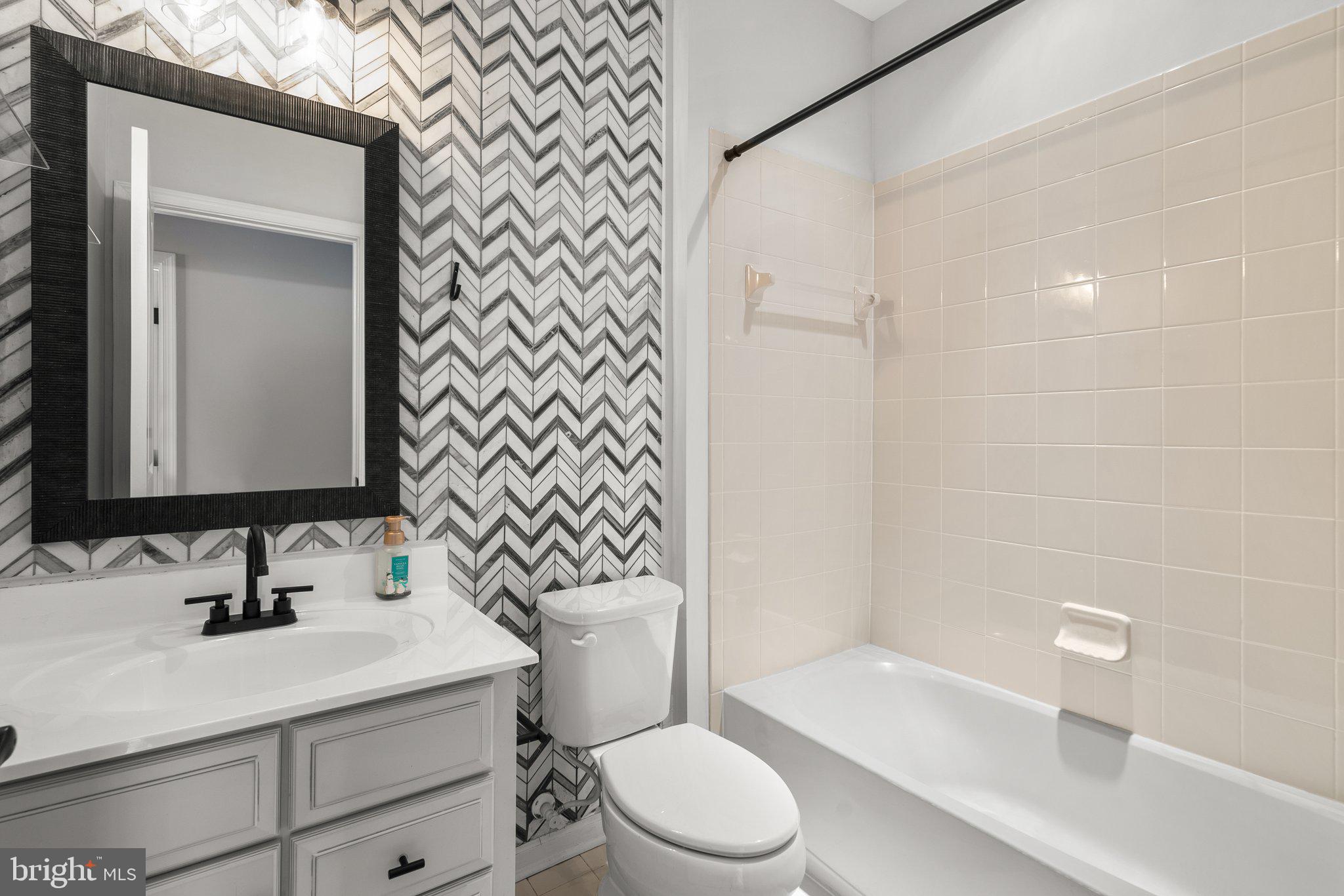 24684 Footed Ridge Terrace Sterling, VA 20166 - Photo 18 of 25 Hallway bathroom