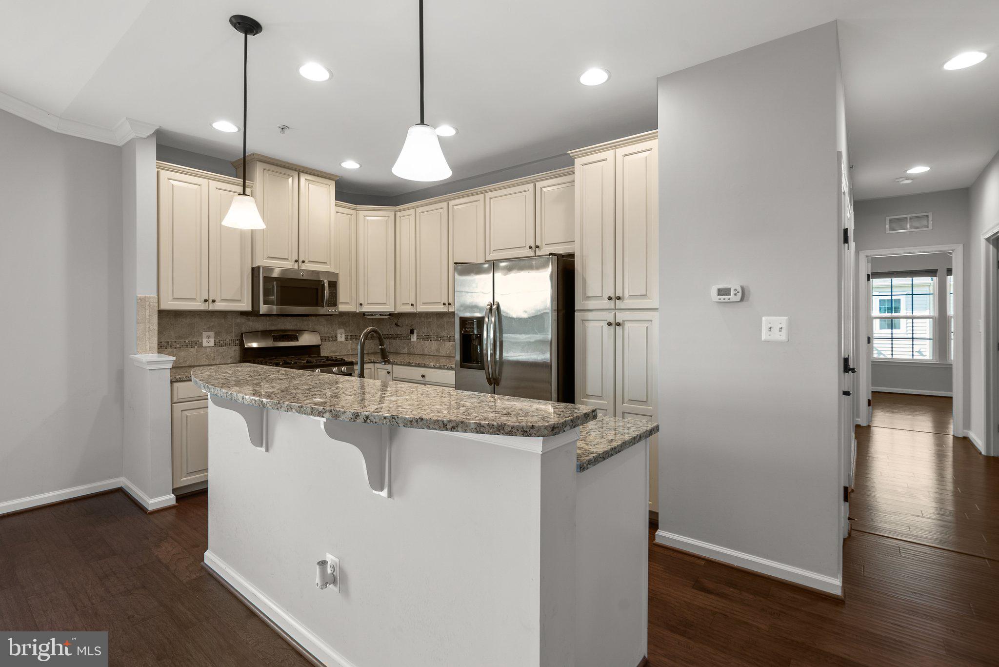 24684 Footed Ridge Terrace Sterling, VA 20166 - Photo 8 of 25 Kitchen with island