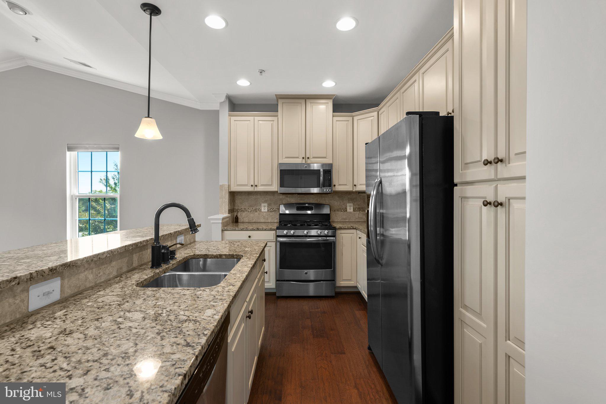 24684 Footed Ridge Terrace Sterling, VA 20166 - Photo 9 of 25 Kitchen