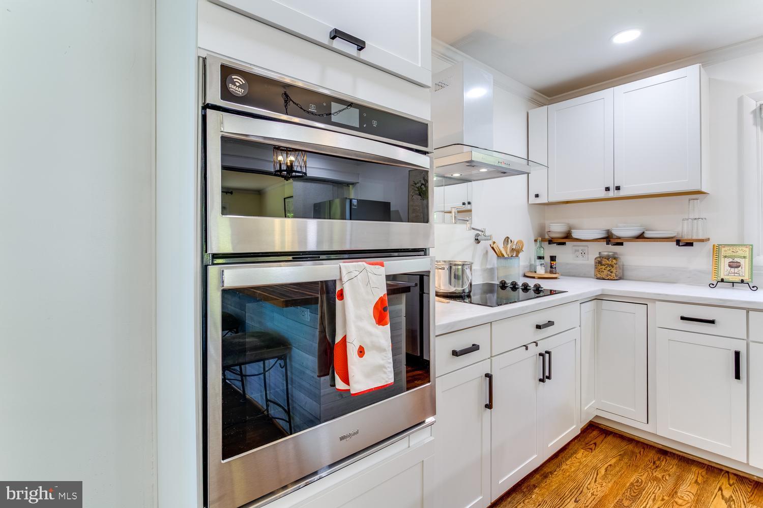 5900 Hanna Road Sykesville, MD 21784 - Photo 17 of 72 Wall oven, built-in microwave