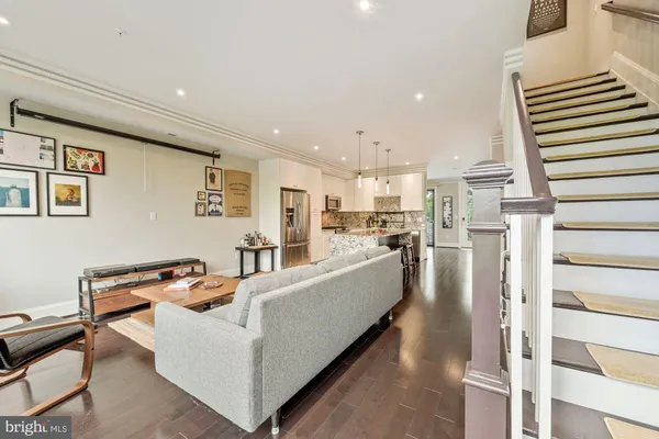 $4,200 | 4527 Georgia Avenue Northwest, Unit 2, Washington, DC 20011