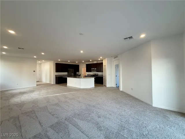 $2,950 | 7516 Castlegreen Avenue, Las Vegas, NV 89113