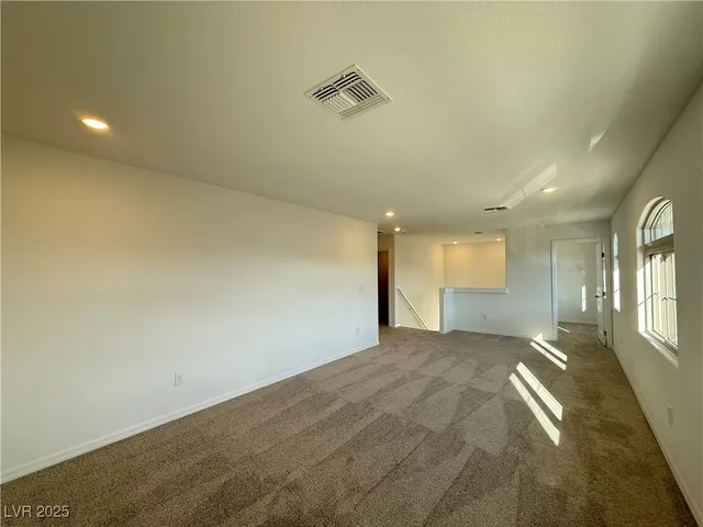 $2,950 | 7516 Castlegreen Avenue, Las Vegas, NV 89113