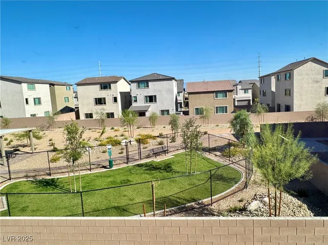 $2,950 | 7516 Castlegreen Avenue, Las Vegas, NV 89113