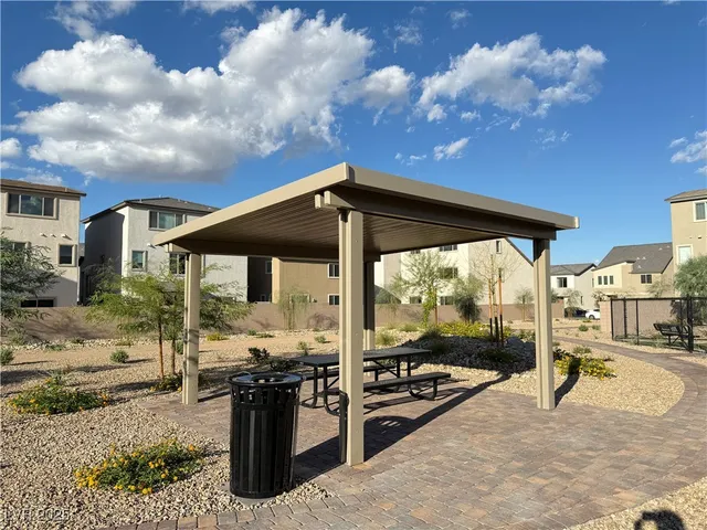 $2,950 | 7516 Castlegreen Avenue, Las Vegas, NV 89113