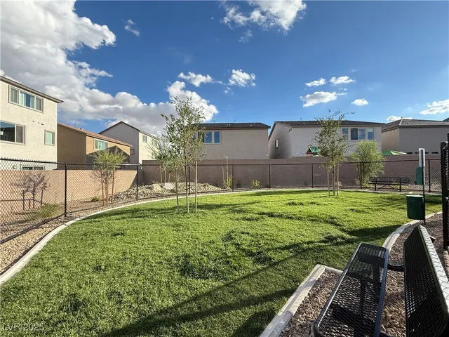 $2,950 | 7516 Castlegreen Avenue, Las Vegas, NV 89113
