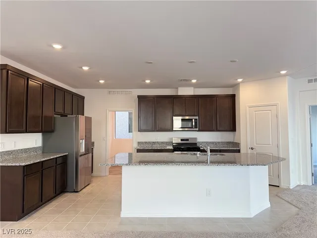 $2,950 | 7516 Castlegreen Avenue, Las Vegas, NV 89113