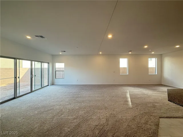 $2,950 | 7516 Castlegreen Avenue, Las Vegas, NV 89113