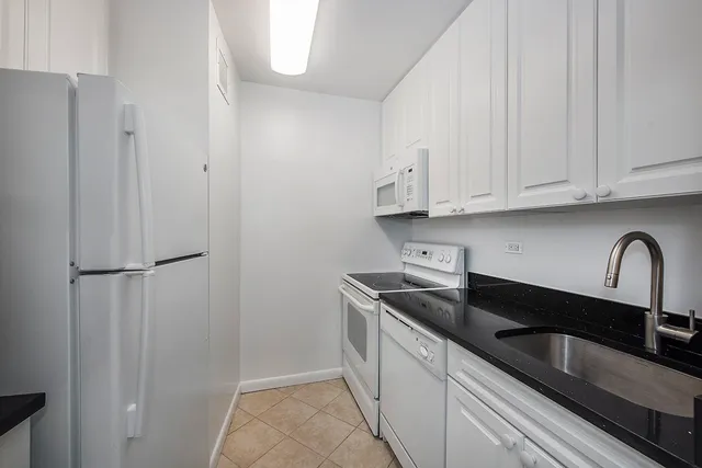 $4,125 | 211 West 56th Street, Unit A04 | Theater District