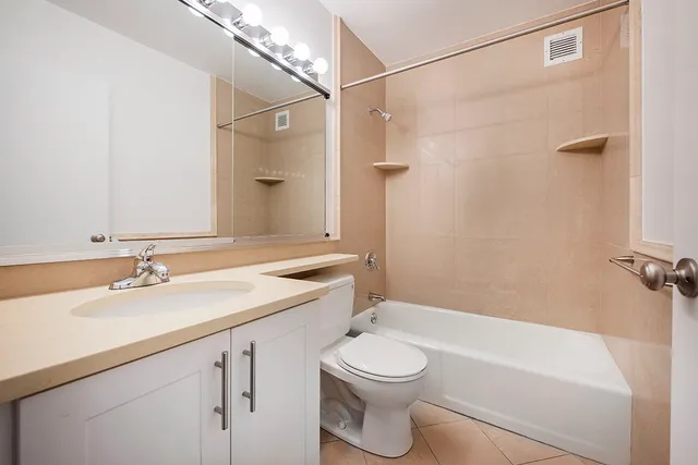 $4,125 | 211 West 56th Street, Unit A04 | Theater District